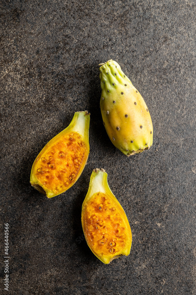 Poster Raw prickly pears. Opuntia or indian fig cactus.