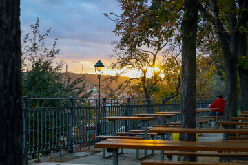 Fototapeta na wymiar Sunset in a Beer garden in PRague 