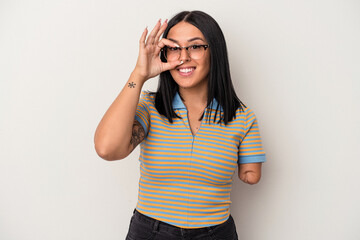 Obraz premium Young caucasian woman with one arm isolated on white background excited keeping ok gesture on eye.