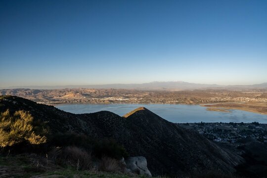 A beautiful overlooking view of nature in Lake Elsinore, California