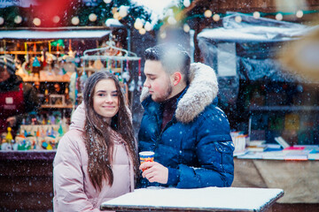 Obraz premium Young couple on Lviv Christmas