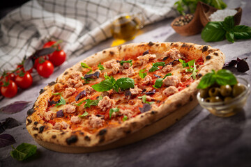 pizza with tuna and basil