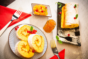 Swiss rolls with jam