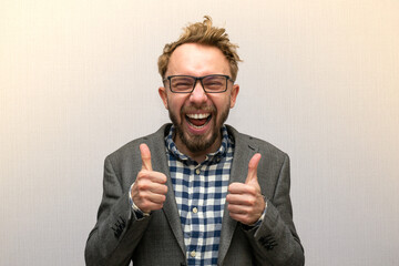 Happy Funny nerdy weirdo caucasian bearded man with eyeglasses in a suit cheering and showing thumbs up - obrazy, fototapety, plakaty
