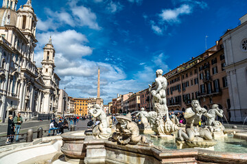 Roma Piazza Navona è una delle più celebri piazze monumentali di Roma, costruita in stile monumentale dalla famiglia Pamphili per volere di papa Innocenzo X (Giovanni Battista Pamphili) 