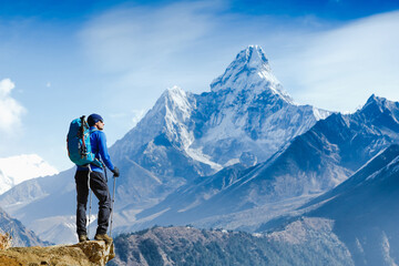 Hiker enjoying the view on the Everest trek in Himalayas, Ama Dablam mountain view, Nepal - obrazy, fototapety, plakaty