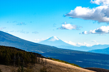 秋のビーナスライン　霧ヶ峰富士見台から見た富士山（長野県）