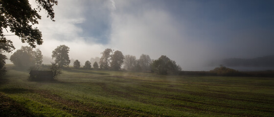 Obraz na płótnie Canvas Landschaft im Nebel