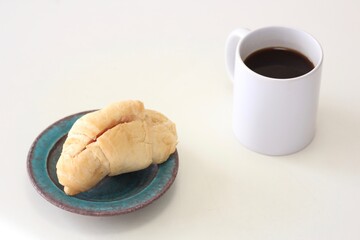 クロワッサンとコーヒー