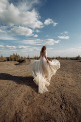 Fototapeta na wymiar bride running on the sand