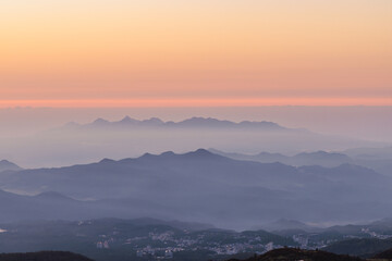 秋の志賀高原の美しい志賀高原の早朝の風景
