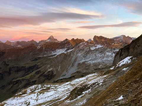 couch&eacute; de soleil spectaculaire en montagne