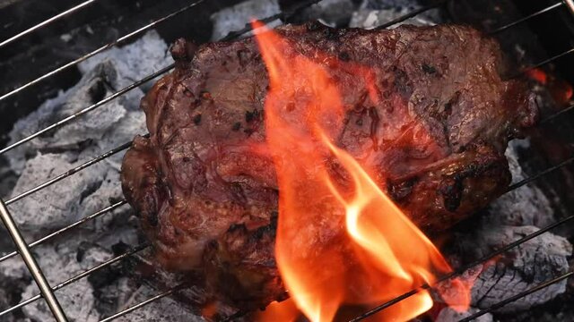 Searing and smoking ribeye steak on grill p2