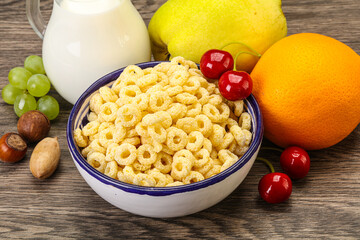 Breakfast with corn rings and milk