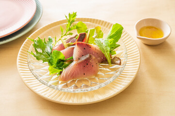 新鮮なブリのカルパッチョ