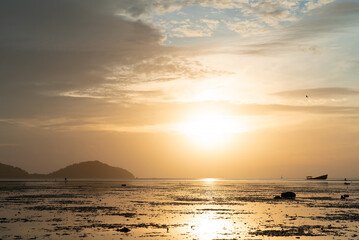 Fototapeta premium Landscape empty beach island during Sunset.