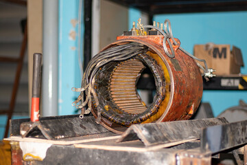 Wait for the tower crane motor for maintenance checks. including the motor wire hook