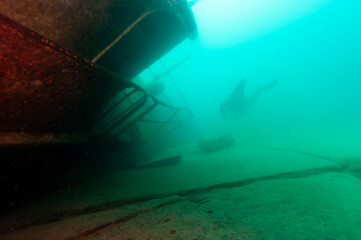 Diver exploring a Great Lakes shipwreck found in Lake Superior