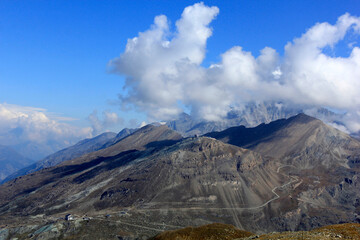 nuages et belles montagne