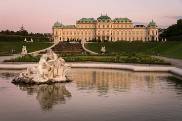 Deurstickers Famous Belvedere castle (Schloss Belvedere) surrounded by gardens with fountains and classic statues, Vienna, Austria © JMDuran Photography