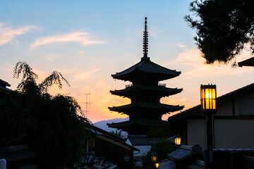京都市 日没の八坂の塔