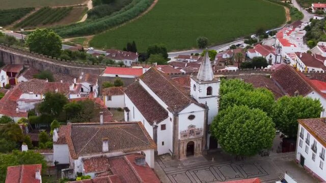 Obidos-Portugal Vista a&eacute;rea da Pra&ccedil;a de Santa Maria e da Igreja de Santa Maria