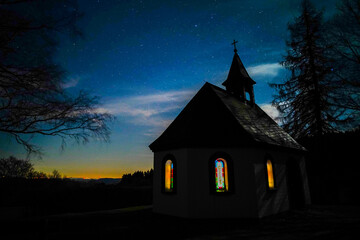 Fototapeta premium Kapelle bei Nacht