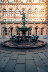 Wundersch&ouml;nes Hamburger Rathaus Innenhof Brunnen