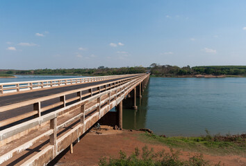 Fototapeta na wymiar Old bridge between the states of Minas Gerais and São Paulo