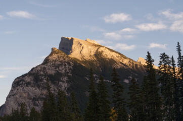 Fototapeta premium Evening Light on Rundle Mountain