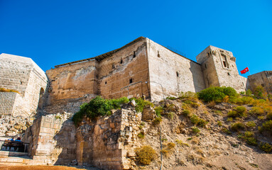 Fototapeta premium GAZIANTEP CASTLE (GAZIANTEP KALESi) with blue sky. Gaziantep, Turkey.