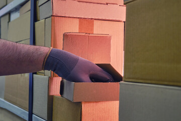Theft from a box in a warehouse when sending goods by mail, hand in glove