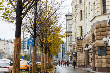 Fototapeta premium Moscow, Russia, Oct 15, 2021: Garden ring (Sadovaya-Triumphalnaya street). Autumn