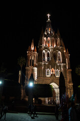 church illuminated at night in san miguel de allende