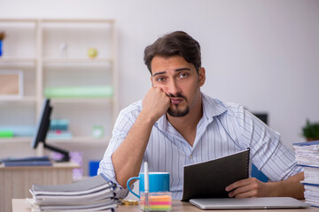 Naklejka premium Young male employee working in the office