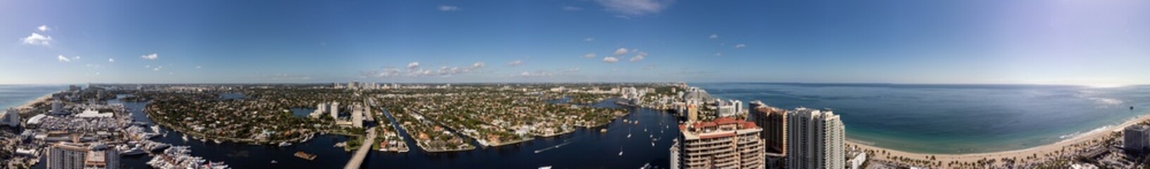 Fototapeta na wymiar Stitched panorama photo Fort Lauderdale Beach FL