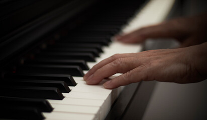 Fototapeta na wymiar Female hands play the electric piano, Hand and piano keys close up
