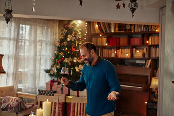 Man decorating table for Christmas dinner