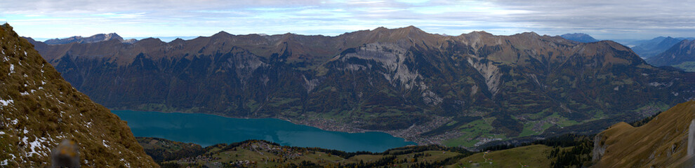 Obraz premium Wide angel panoramic aerial view from Axalp at Bernese Highlands to lake Brienz on a cloudy autumn day. Photo taken October 19th, 2021, Brienz, Switzerland.