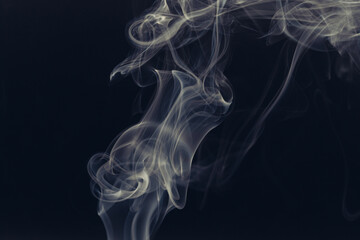 Obraz premium White smoke in front of the black background. 