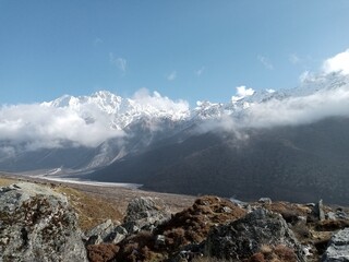 Fototapeta na wymiar Beautiful Langtang Valley trekking in Nepal