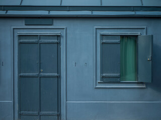Obraz na płótnie Canvas old blue door