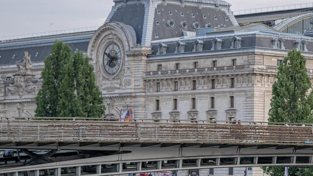 Zooming on the clock at Orsay Museum, Concept of time that passes