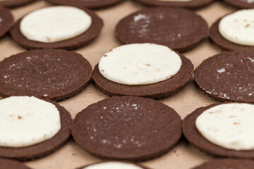 chocolate cookies with creamy cream filling