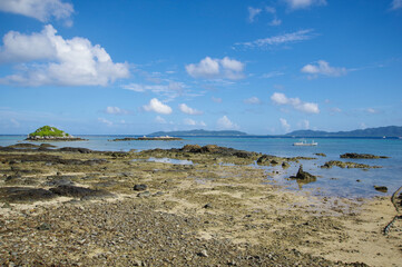 竹富島の北端から見る石垣島