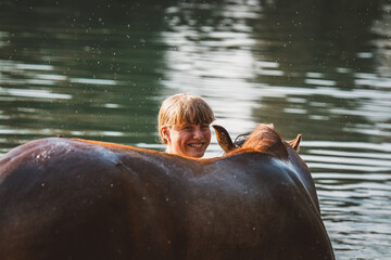 Mit dem Pferd/Pony im See baden