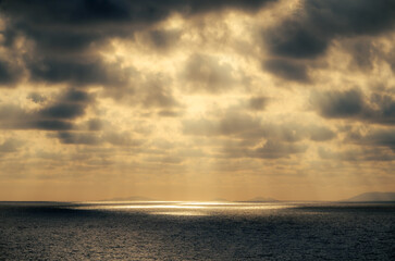 Fototapeta na wymiar Light rays over the sea