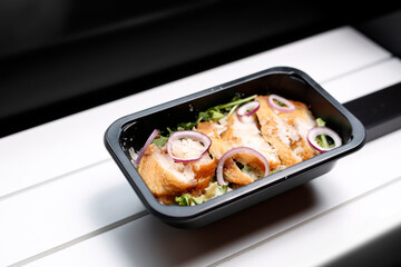 Chicken fillet on a green salad. Box diet, appetizing take-away lunch.
Appetizing ready-to-go dish served in a disposable box. Culinary photography.
