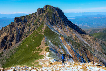 見事な山を眺める