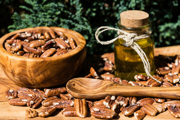 Frische braune Pekannüsse